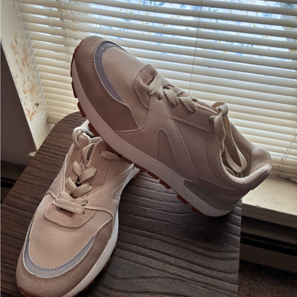 Rachel Zoe Cream and Tan Platform Lace-Up Sneakers